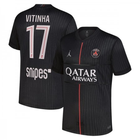 Maillot Foot Paris Saint Germain Vitinha 17 Jordan Quatrième 2025-26 Maillot Foot Paris Saint Germain Vitinha 17 Jordan Quatrième 2025-26