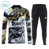Enfant Real Madrid Marvel Sweat d'Entraînement Quart-Zip Noire 2026-27 Enfant Real Madrid Marvel Sweat d'Entraînement Quart-Zip Noire 2026-27