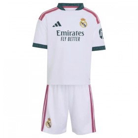 Tenue Enfant Real Madrid Domicile 2026-27 (+ Short)